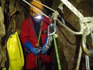 initiation spéléologie verticale gouffre des ordons dans le doubs, jura