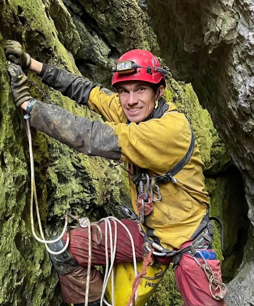 Alexandre Foulc moniteur de spéléologie dans le Doubs