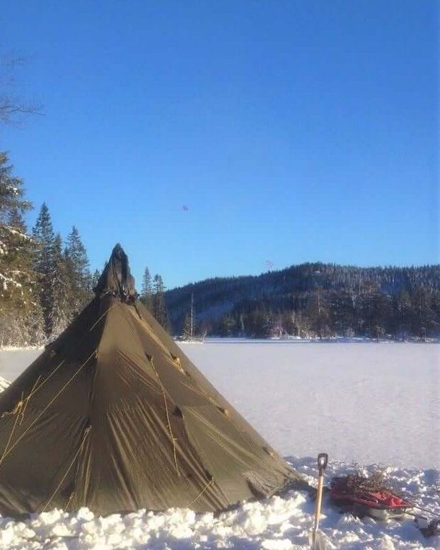 nuitée insolite dans un tipi en raquettes près de Métabief